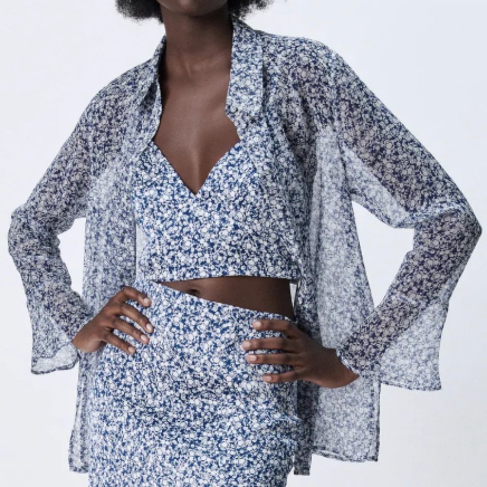 ✨NWT Zara Floral Print Blouse Blue + White Sheer Button Up Long Sleeve Size S✨